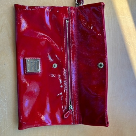 Stuart Weizman shoes and a doozy & Burke Matching bright red clutch - Picture 9 of 13